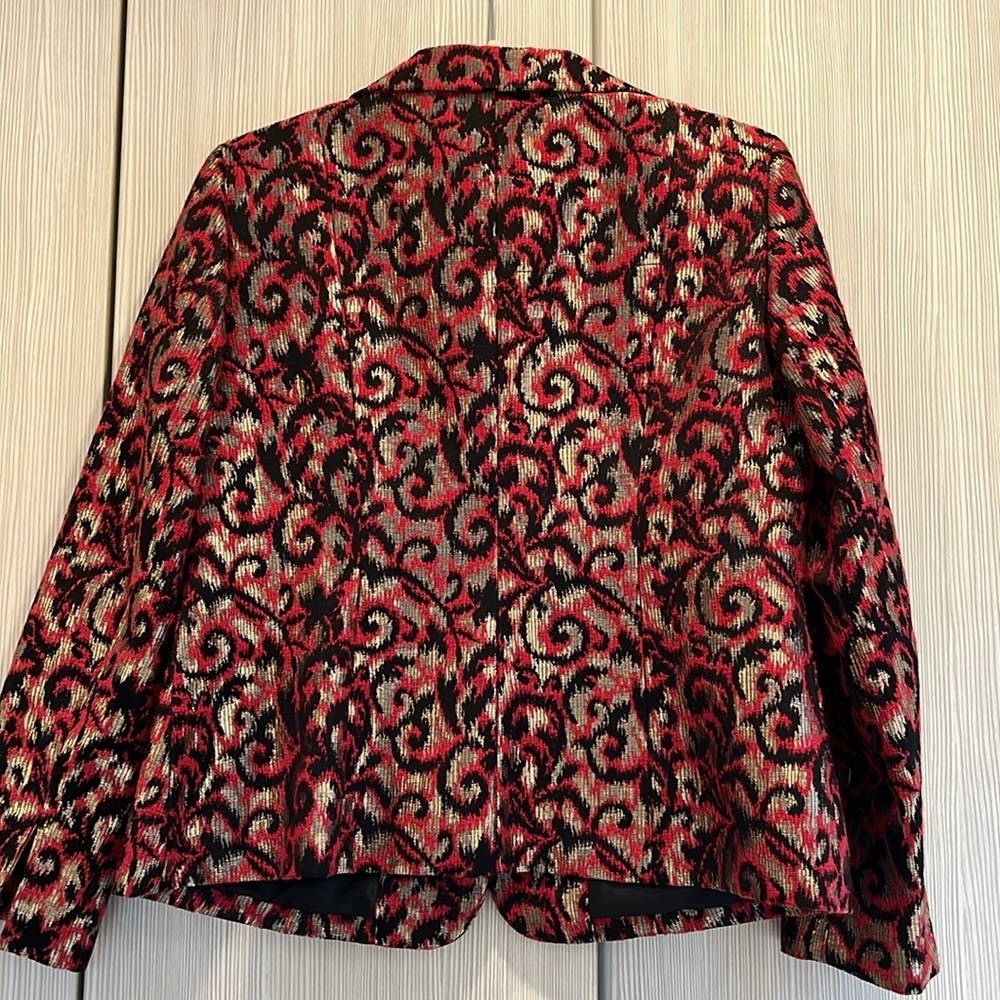 Kasper | Metallic Jacquard‎ Round Lapel Jacket | Red, Black, Gold | Petite 10 - Picture 2 of 13